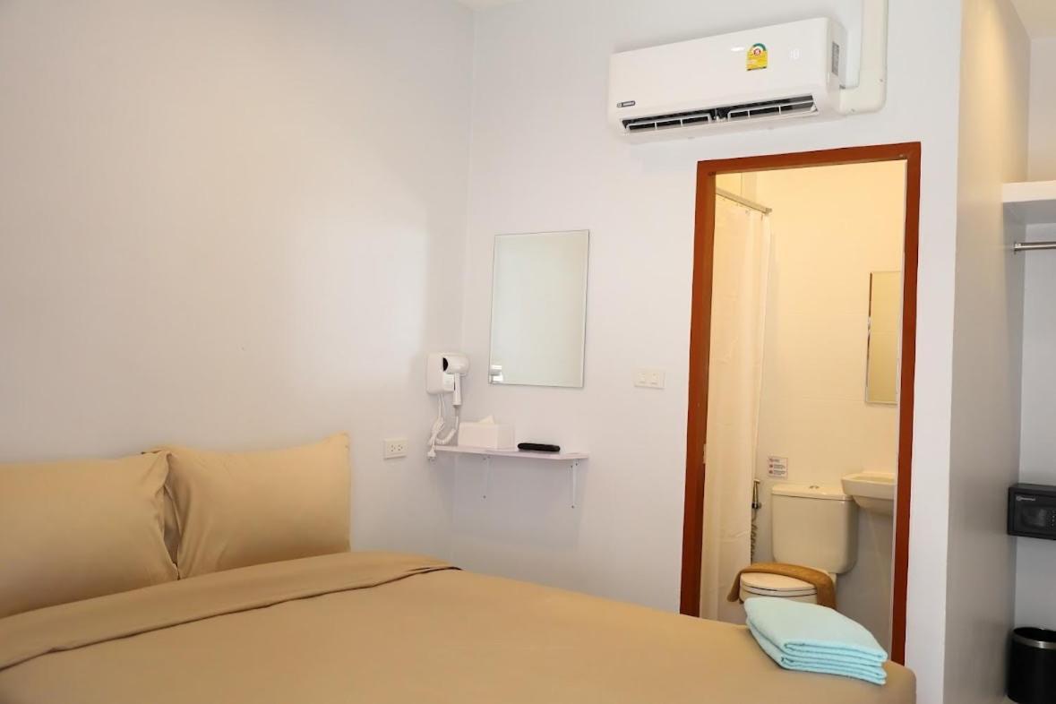 Y House Patong Pansiyon Dış mekan fotoğraf