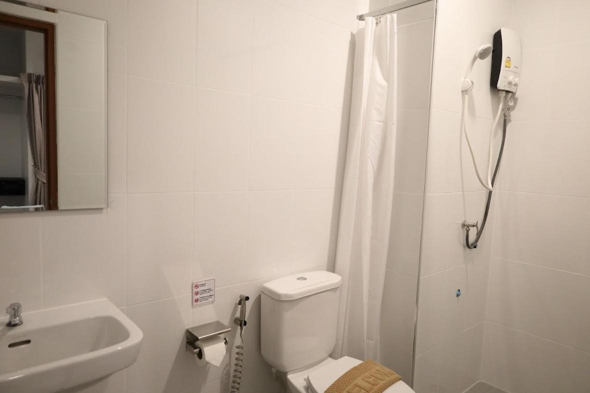 Y House Patong Pansiyon Dış mekan fotoğraf