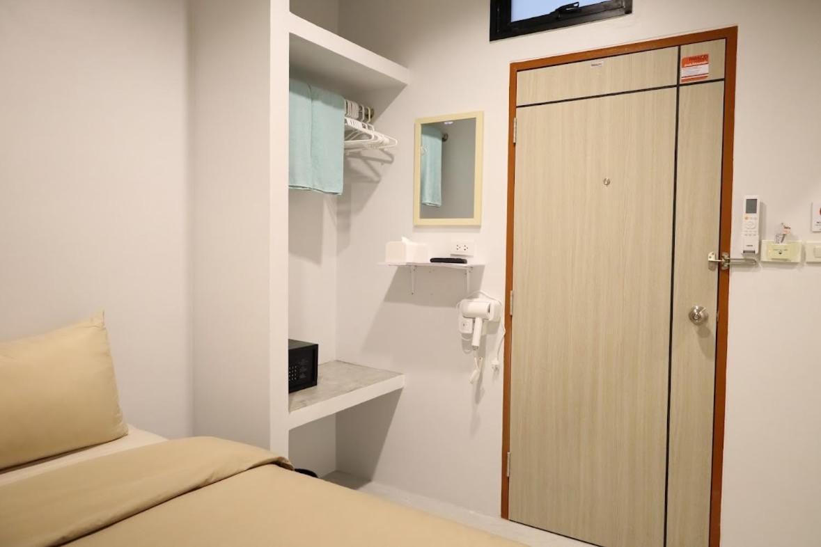 Y House Patong Pansiyon Dış mekan fotoğraf