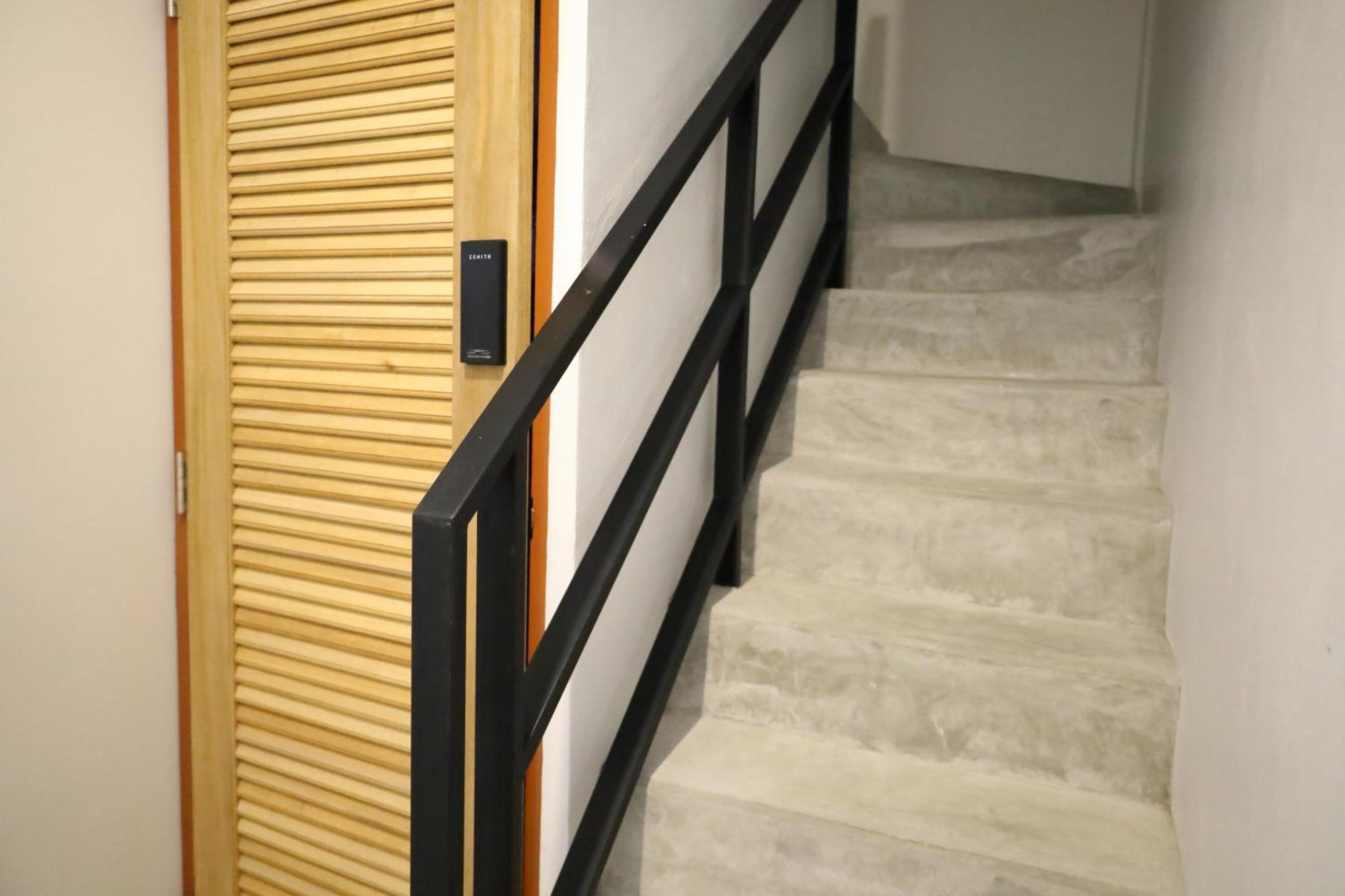 Y House Patong Pansiyon Dış mekan fotoğraf