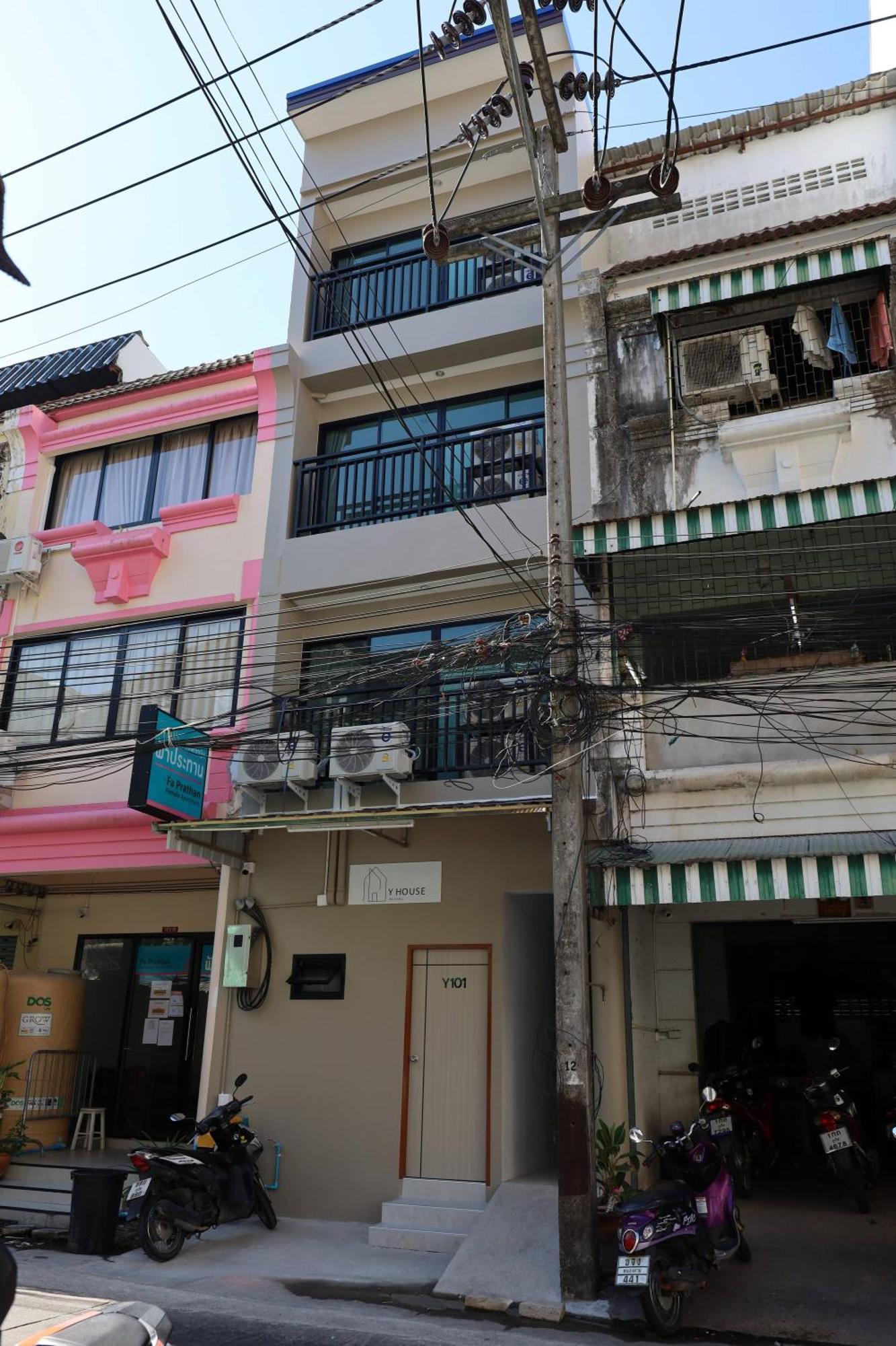 Y House Patong Pansiyon Dış mekan fotoğraf